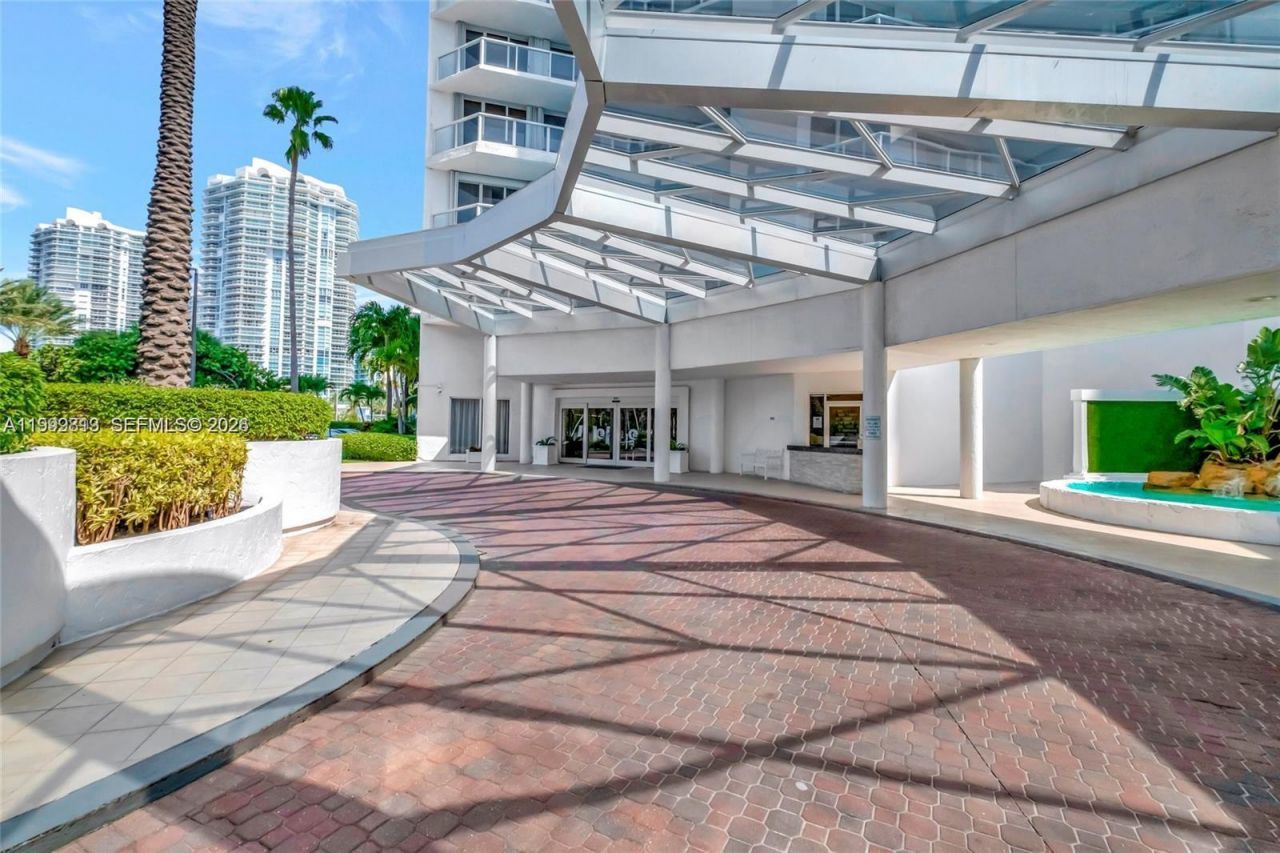 16425 Collins Ave, Unit 1612, Sunny Isles Beach, FL 33160 Photo