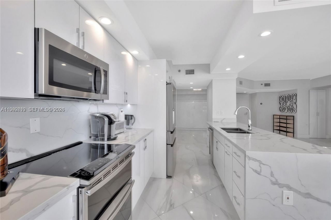 16425 Collins Ave, Unit 1612, Sunny Isles Beach, FL 33160 Photo