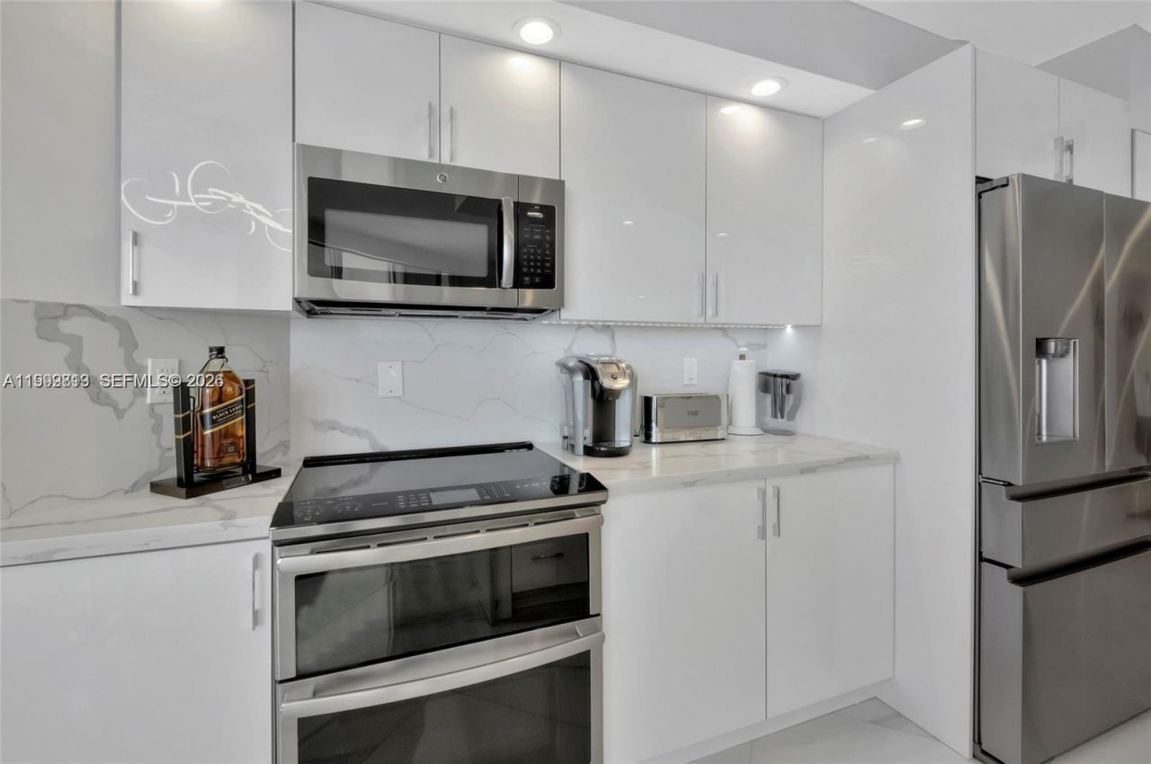 16425 Collins Ave, Unit 1612, Sunny Isles Beach, FL 33160 Photo