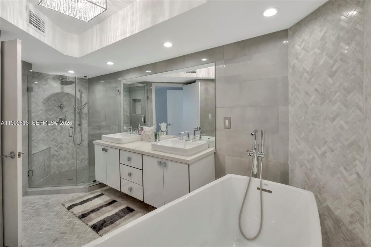 16425 Collins Ave, Unit 1612, Sunny Isles Beach, FL 33160 Photo