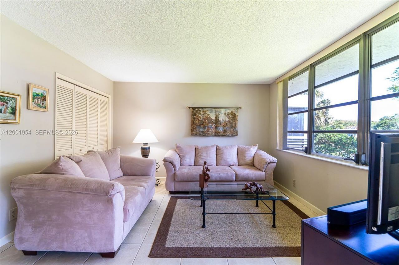 4221 W Palm Aire Dr, Unit 203, Pompano Beach, FL 33069 Photo