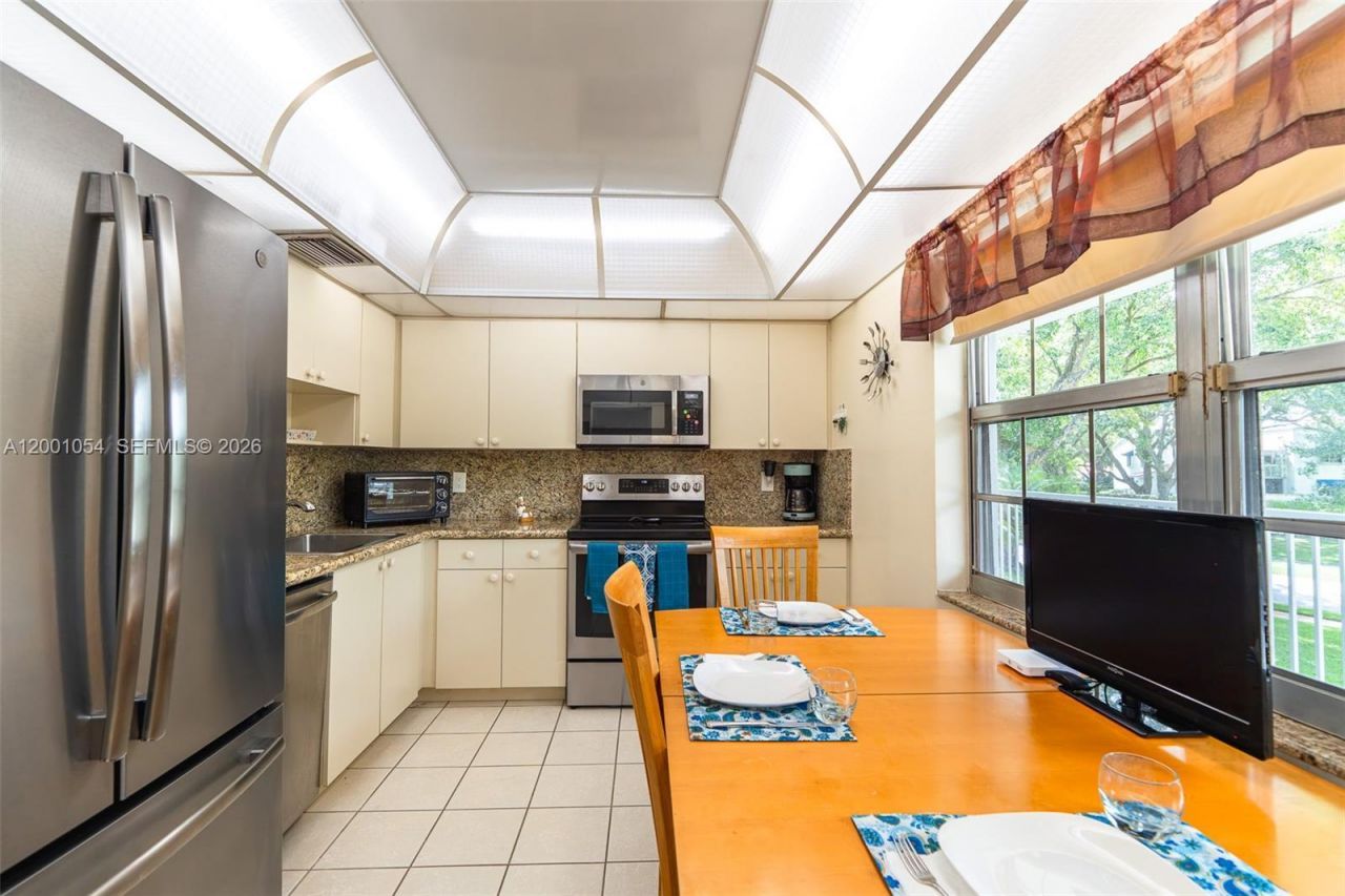 4221 W Palm Aire Dr, Unit 203, Pompano Beach, FL 33069 Photo