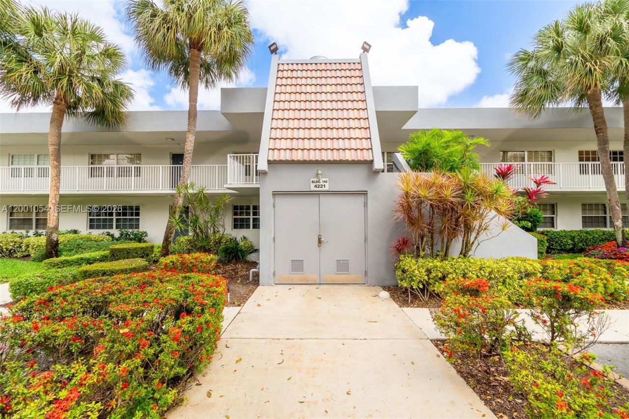 4221 W Palm Aire Dr, Unit 203, Pompano Beach, FL 33069 Photo