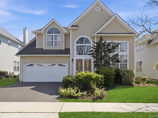 112 Cranberry Court, Melville, NY 11747