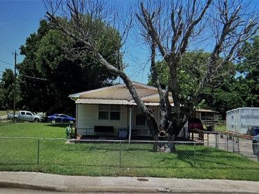 1435 S Woody Road, Dallas, TX 75253