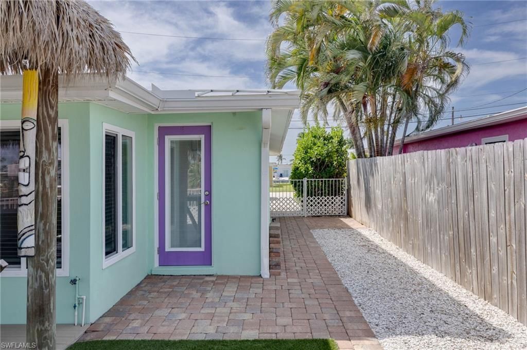 2639 Bridgeview St , Matlacha, FL 33993 Photo