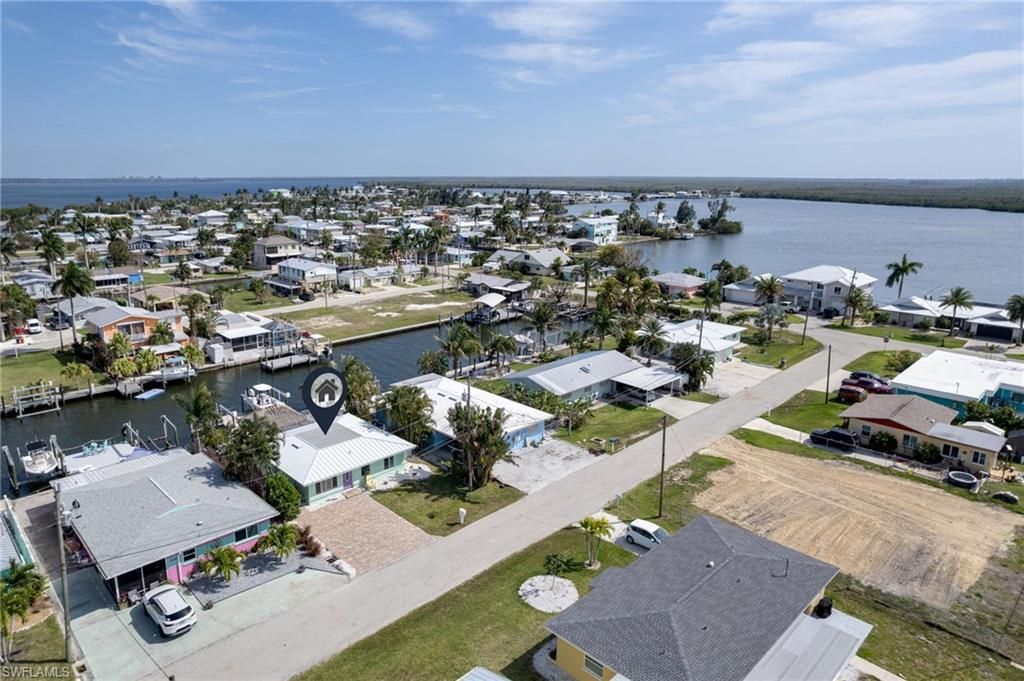 2639 Bridgeview St , Matlacha, FL 33993 Photo