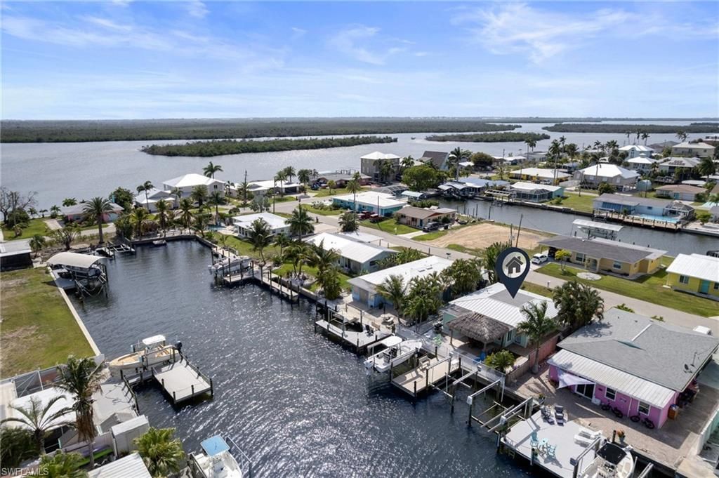 2639 Bridgeview St , Matlacha, FL 33993 Photo