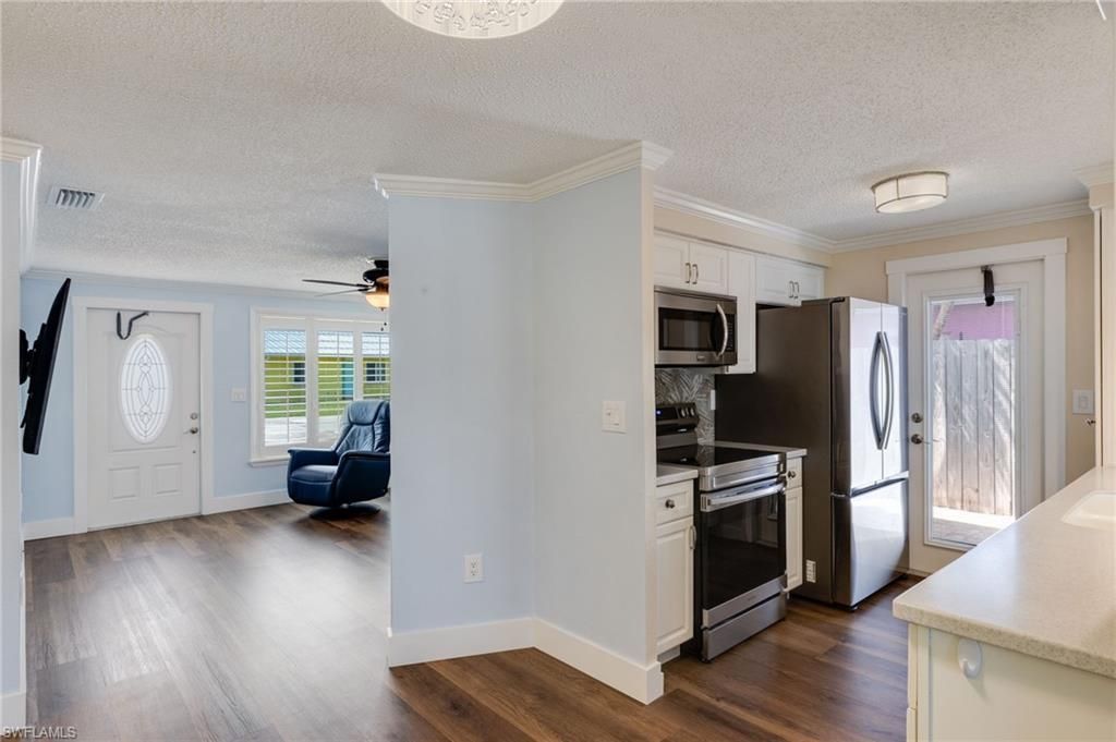 2639 Bridgeview St, Matlacha, FL 33993 Photo