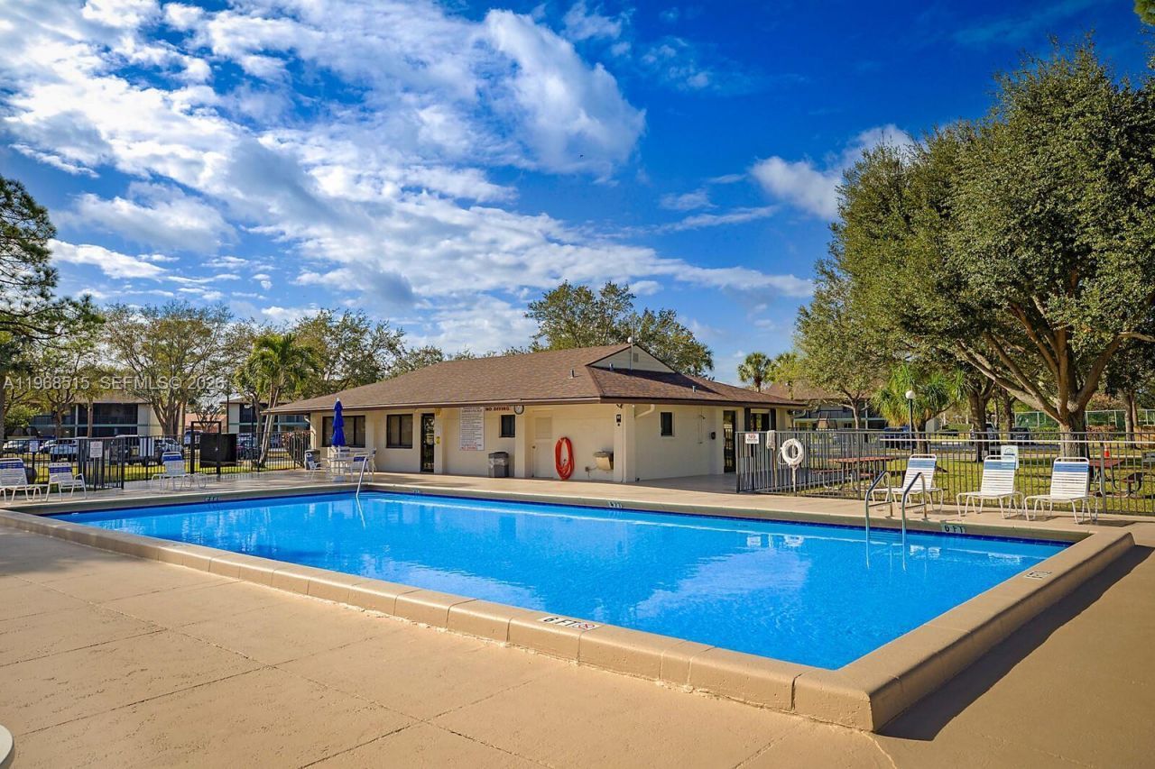 6327 Chasewood Drive, Unit E, Jupiter, FL 33458 Photo