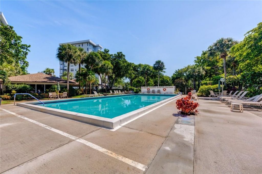 625 Oaks Drive, Unit 1007, Pompano Beach, FL 33069 Photo