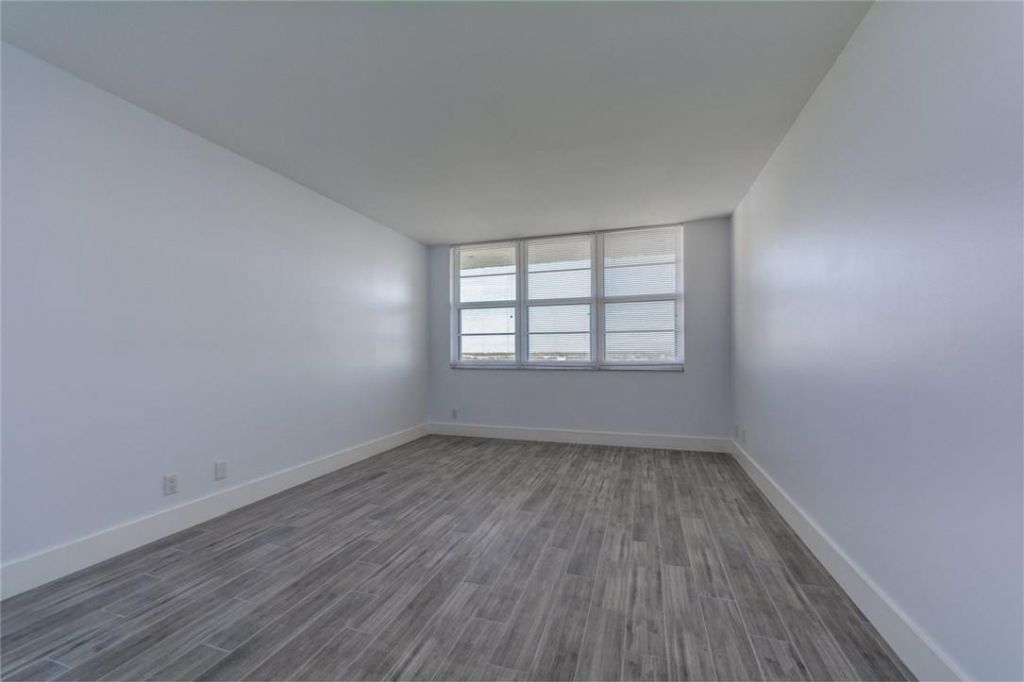 625 Oaks Drive, Unit 1007, Pompano Beach, FL 33069 Photo