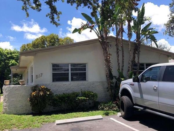 517 SW 9th Street, Unit 1, Hallandale Beach, FL 33009