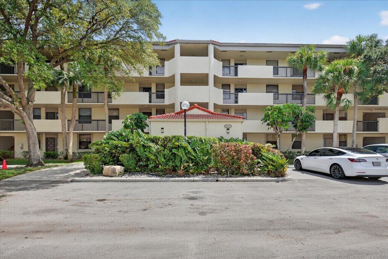 2908 S Carambola Cir S S, Unit 301, Coconut Creek, FL 33066 Photo