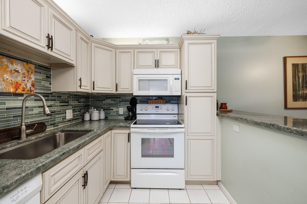 6197 SE Riverboat Drive, Unit 1008, Stuart, FL 34997 Photo
