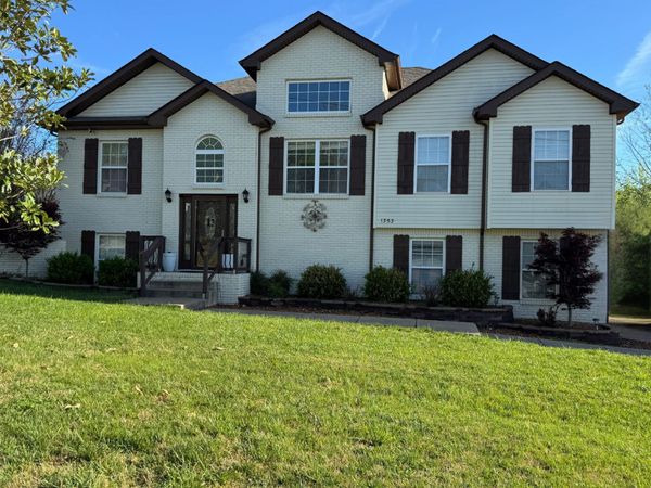1353 Mountain Way , Clarksville, TN 37043