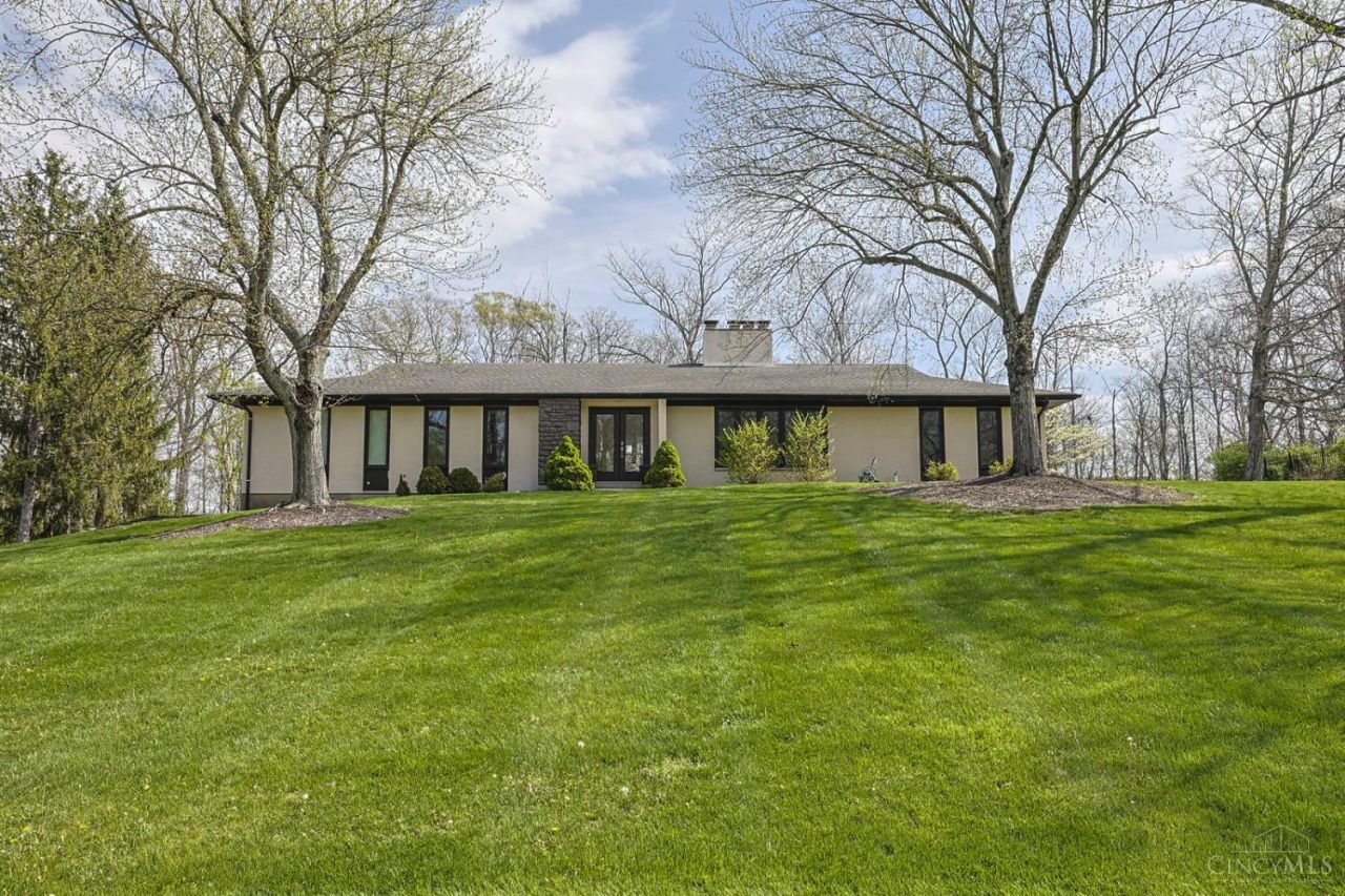 8120 N Clippinger Drive, Indian Hill, OH 45243 Main Photo