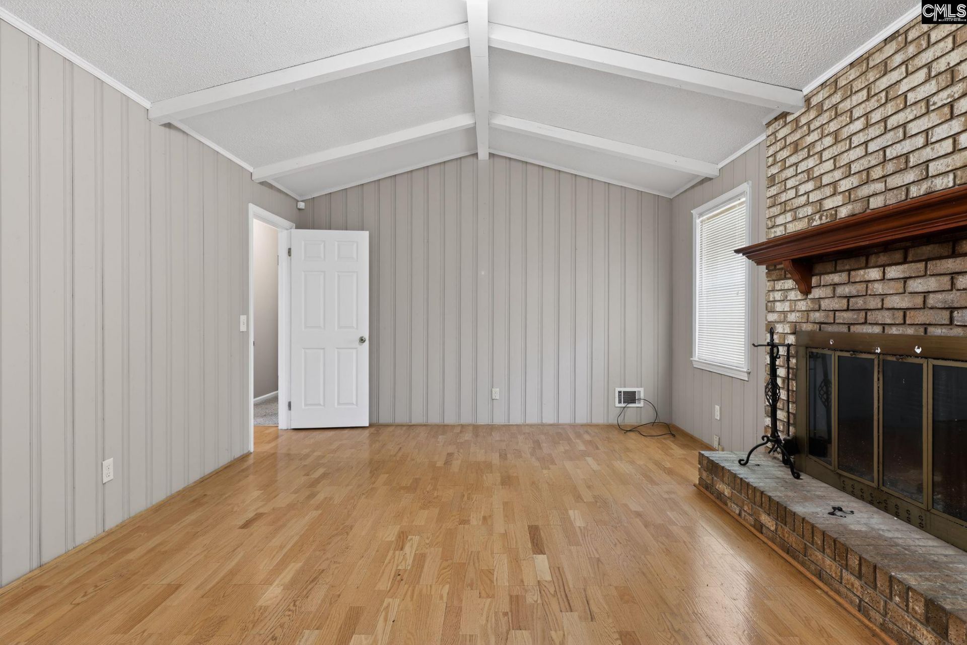 237 Charlwood Road Photo 10