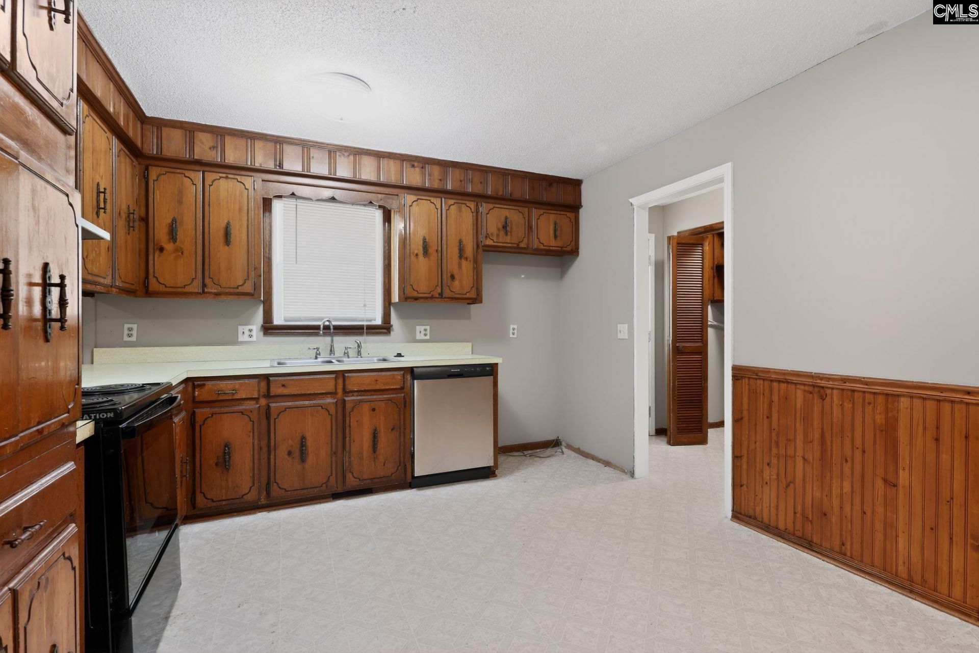 237 Charlwood Road Photo 12