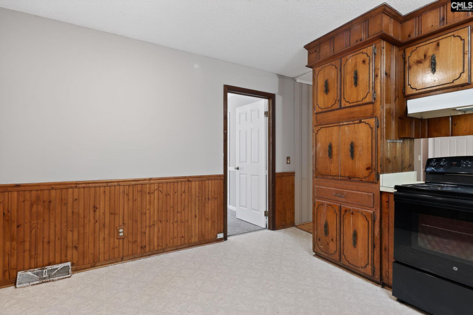 237 Charlwood Road Photo 13