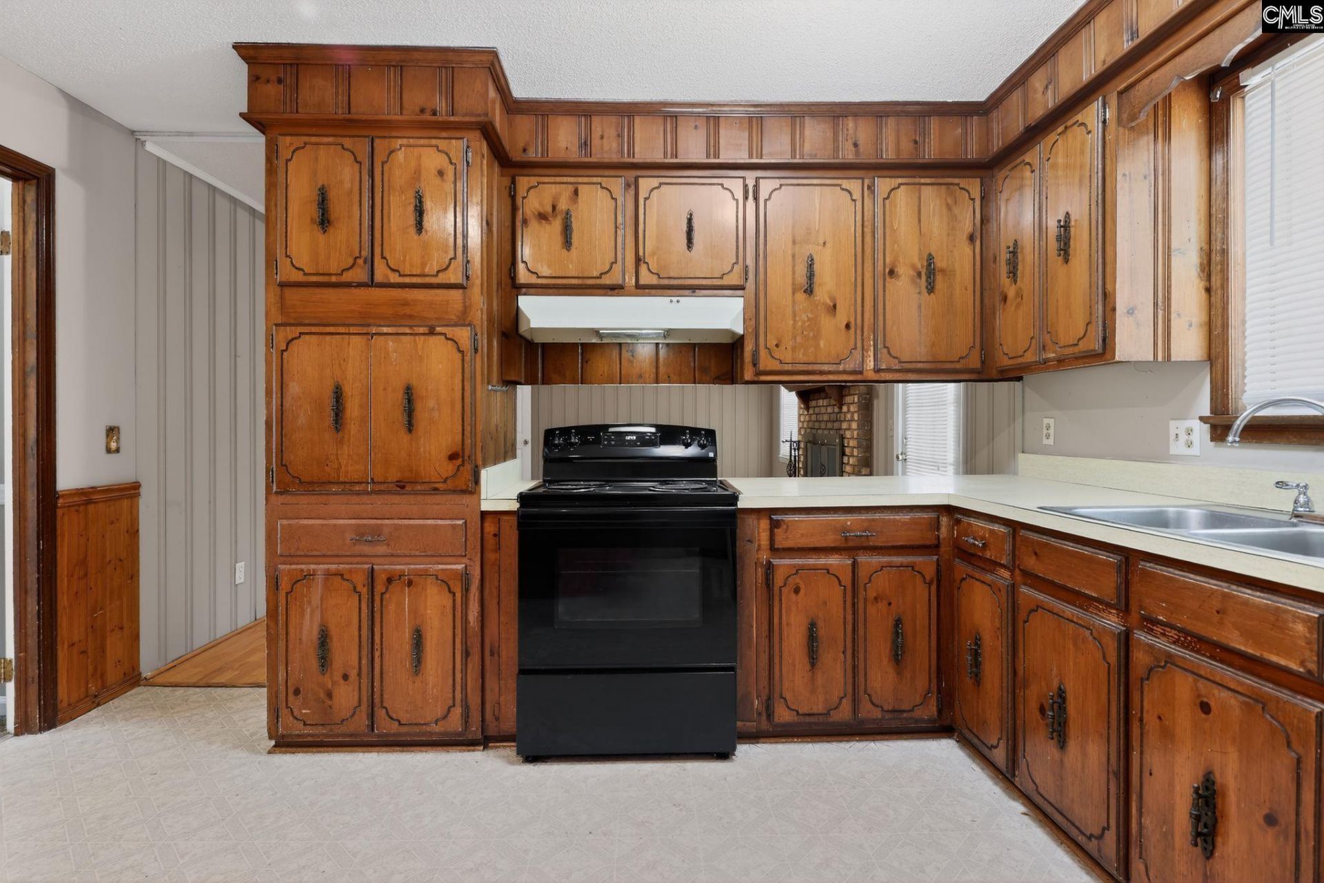 237 Charlwood Road Photo 14