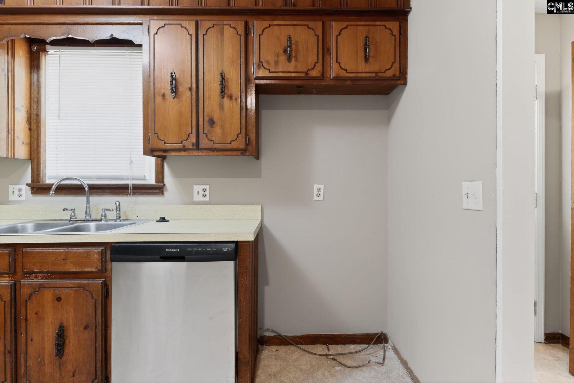 237 Charlwood Road Photo 15