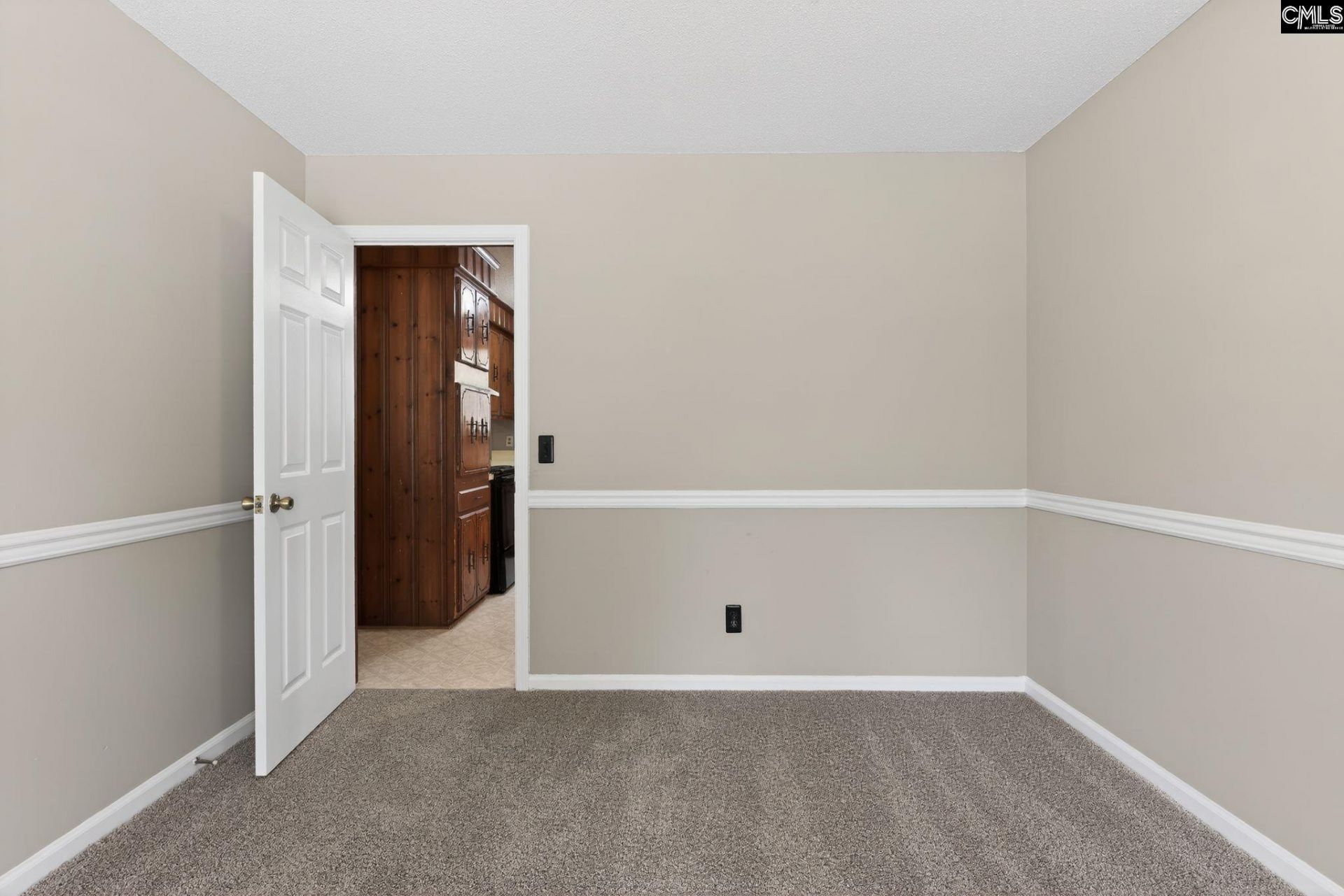 237 Charlwood Road Photo 17