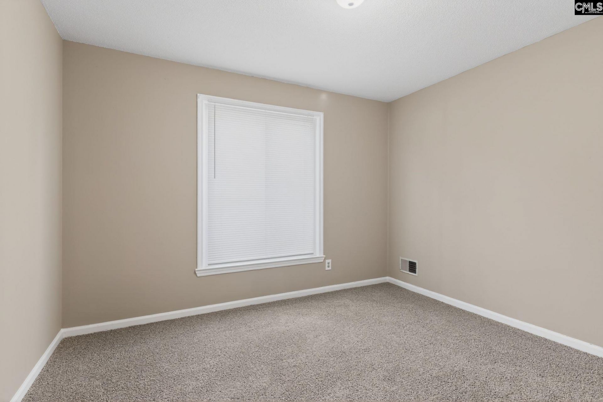 237 Charlwood Road Photo 18