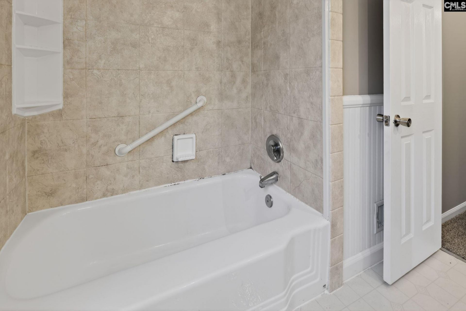 237 Charlwood Road Photo 30