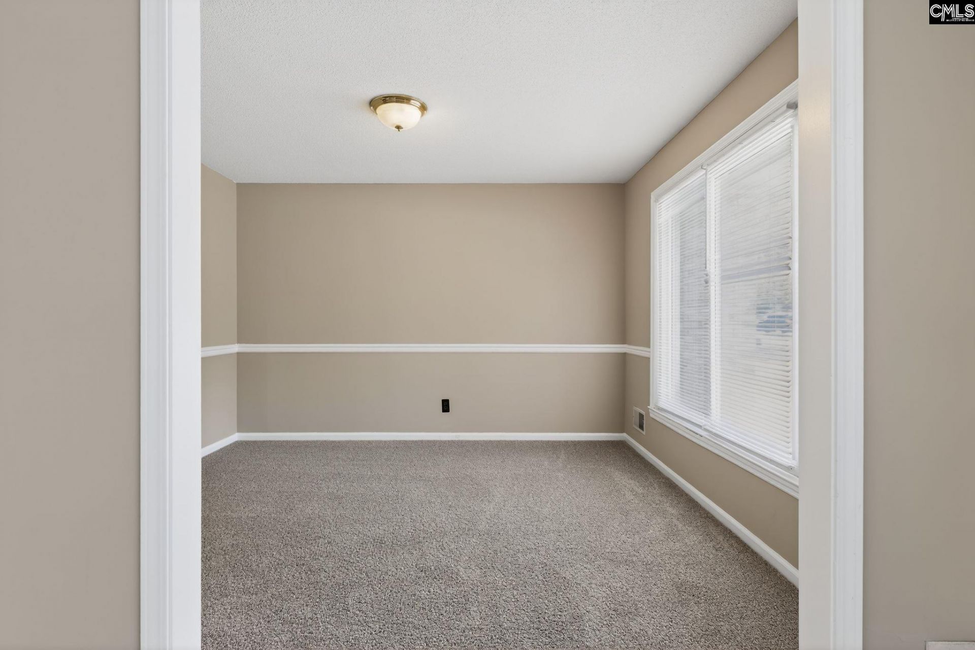 237 Charlwood Road Photo 6