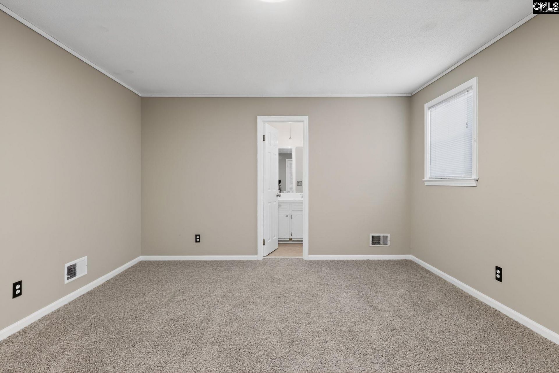 237 Charlwood Road Photo 7