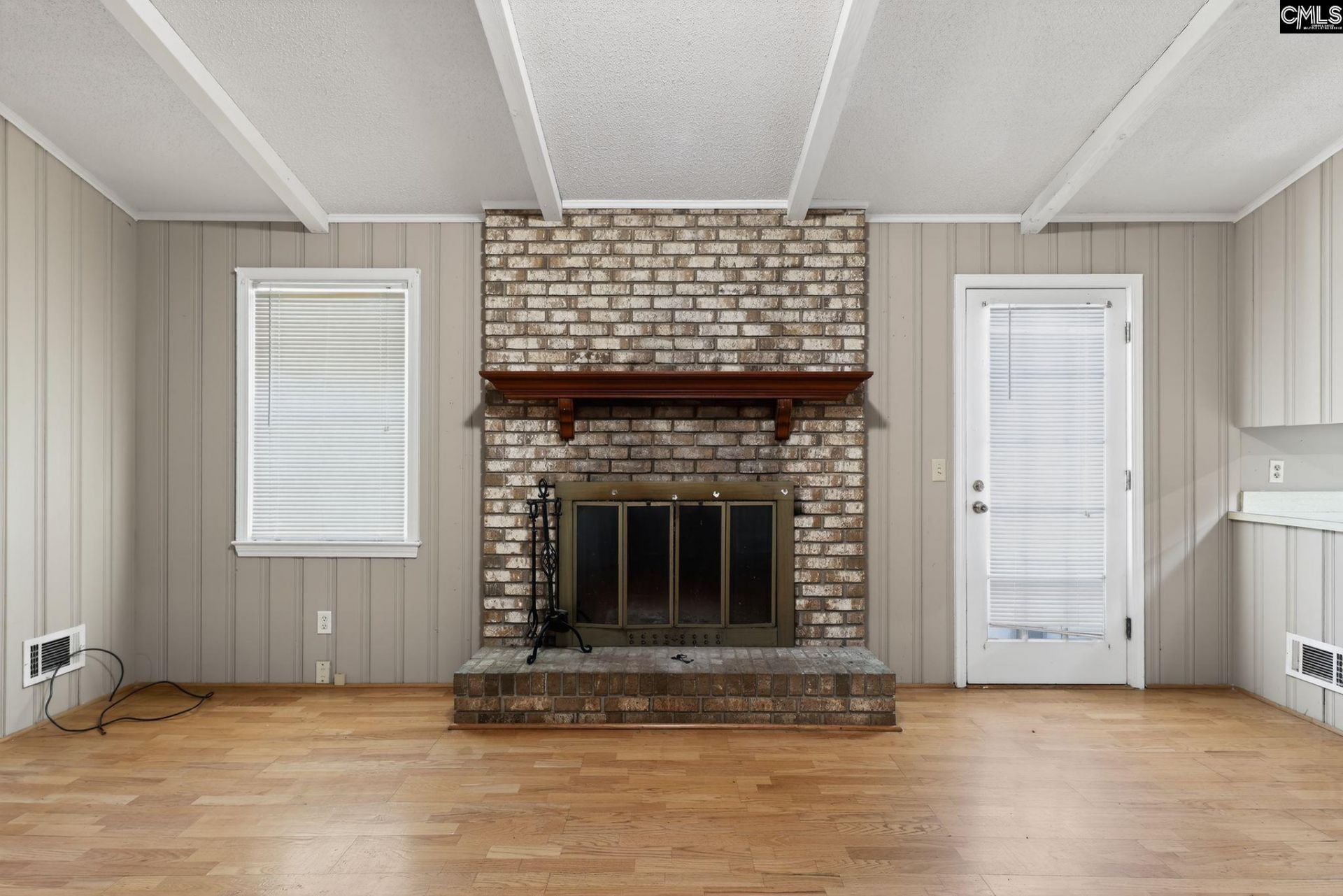 237 Charlwood Road Photo 8