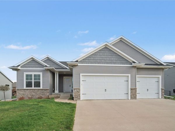 184 Battle Creek Dr , Marion, IA 52302