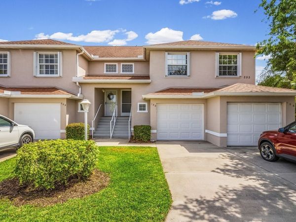 255 Grand Royale Circle, Unit 206, Vero Beach, FL 32962