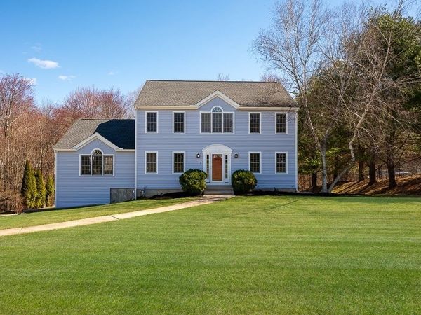 7 Farmington Dr, Shrewsbury, MA 01545