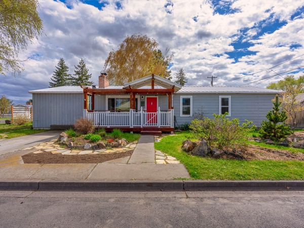 1410 SW Juniper Avenue, Redmond, OR 97756