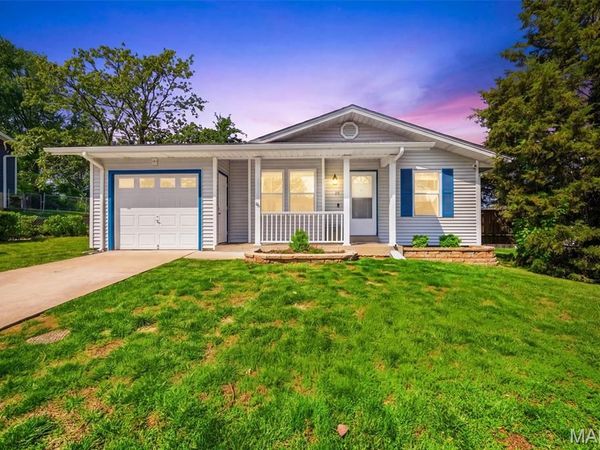 23 Oak Knoll Drive, St Peters, MO 63376