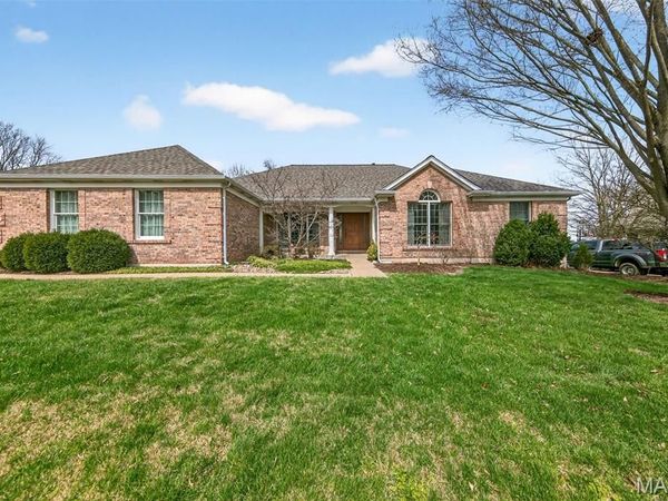 2443 Christopher Winds Lane, St Louis, MO 63129