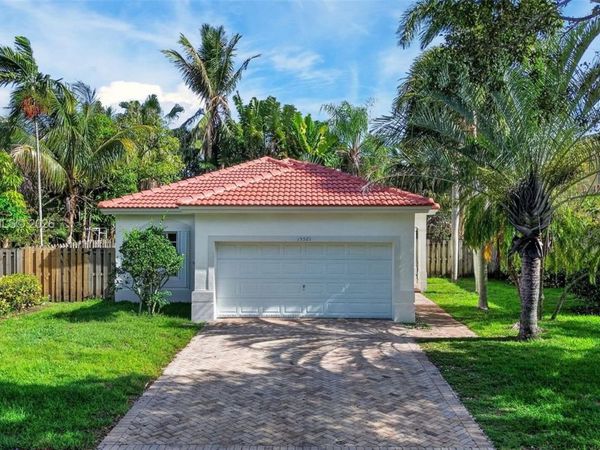 15521 SW 151st Ter , Miami, FL 33196