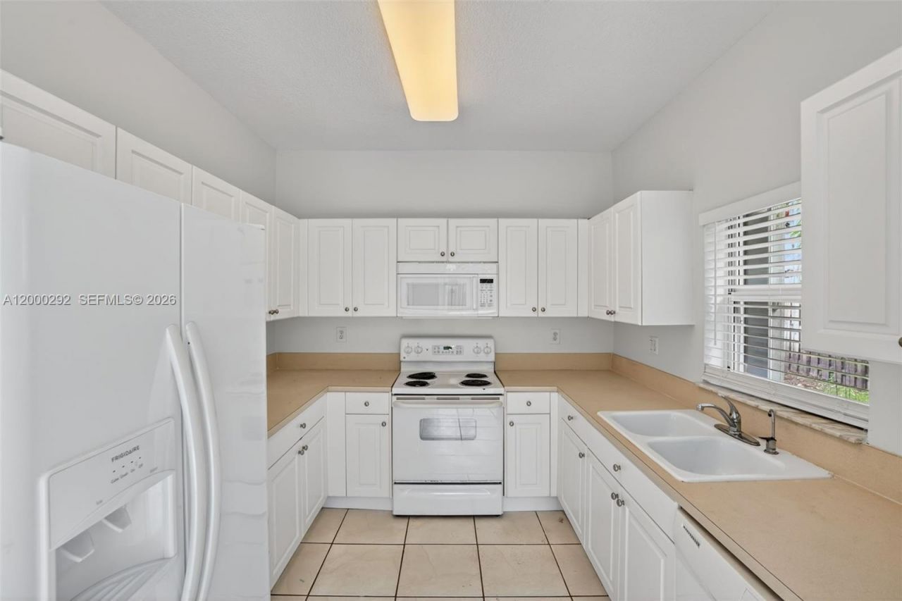 15521 SW 151st Ter, Miami, FL 33196 Photo