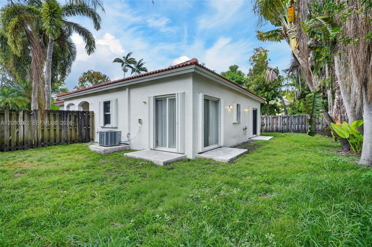 15521 SW 151st Ter, Miami, FL 33196 Photo