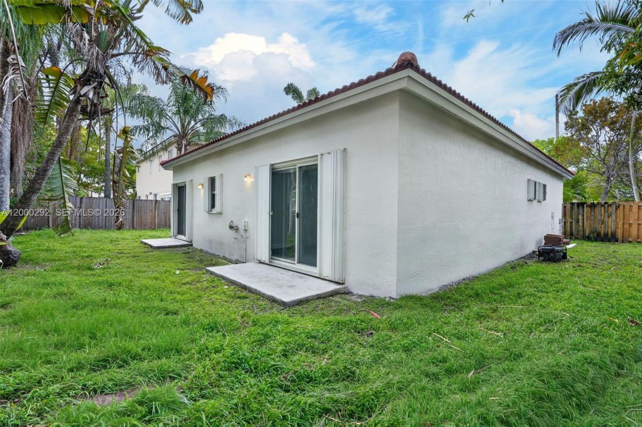 15521 SW 151st Ter, Miami, FL 33196 Photo