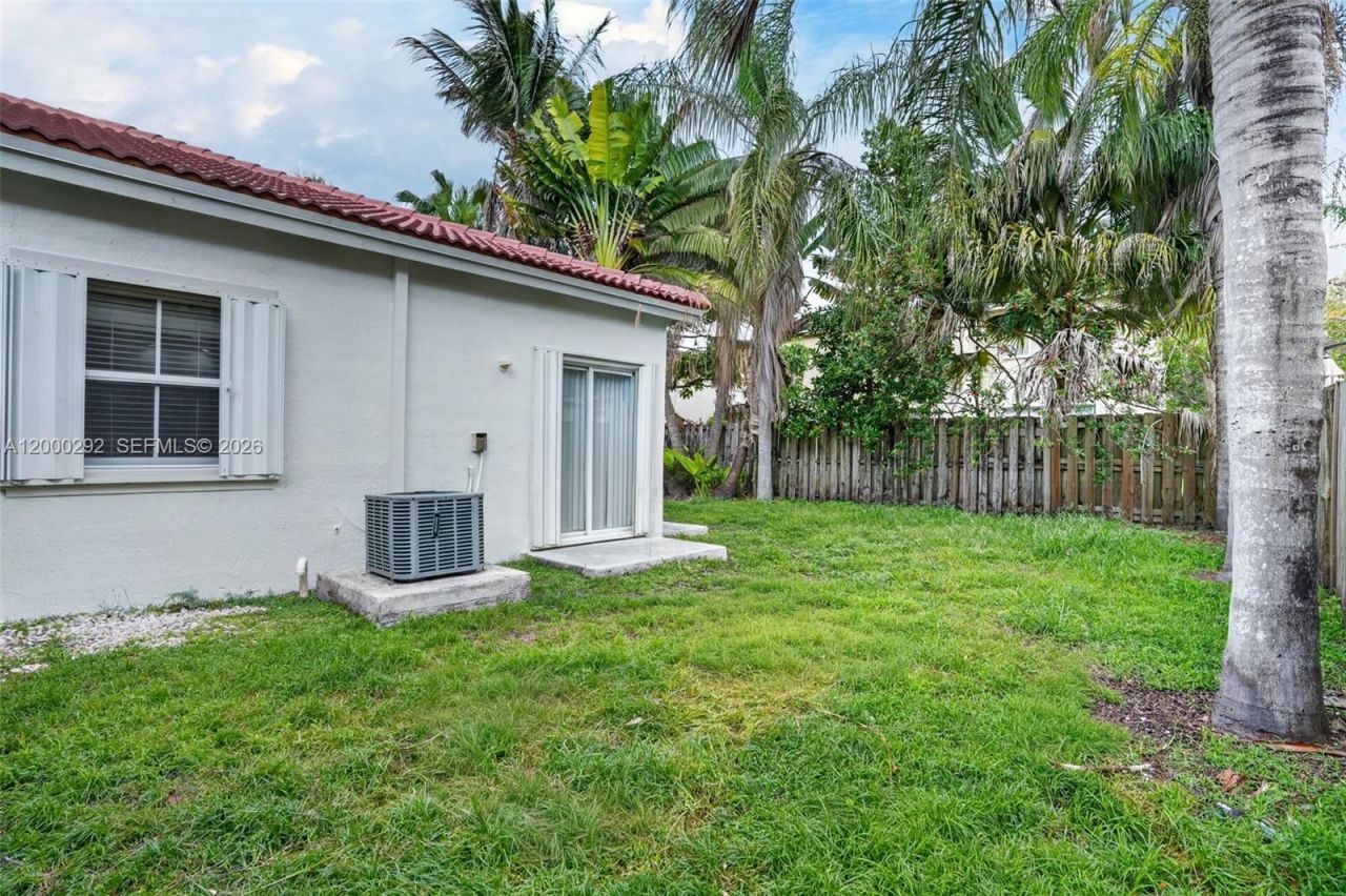 15521 SW 151st Ter, Miami, FL 33196 Photo