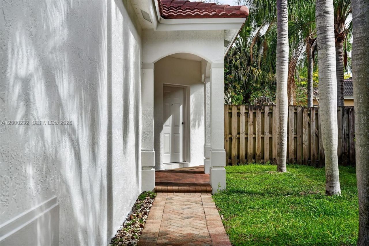 15521 SW 151st Ter, Miami, FL 33196 Photo