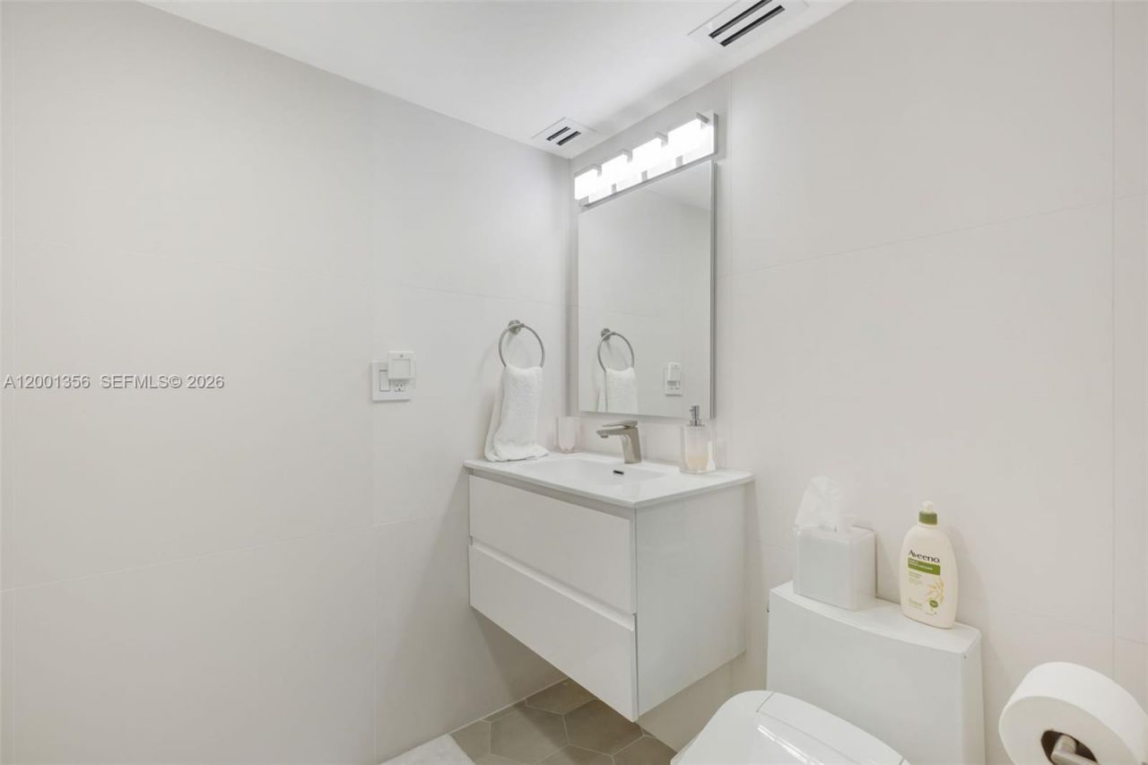 9511 Collins Ave, Unit 1210, Surfside, FL 33154 Photo