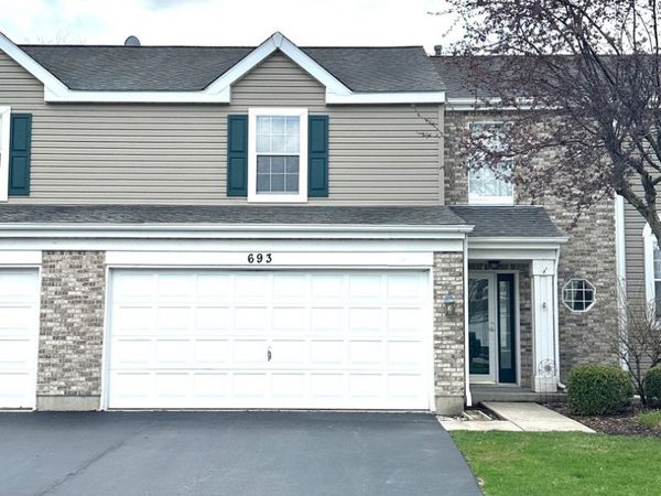 693 Savannah Lane , Crystal Lake, IL 60014