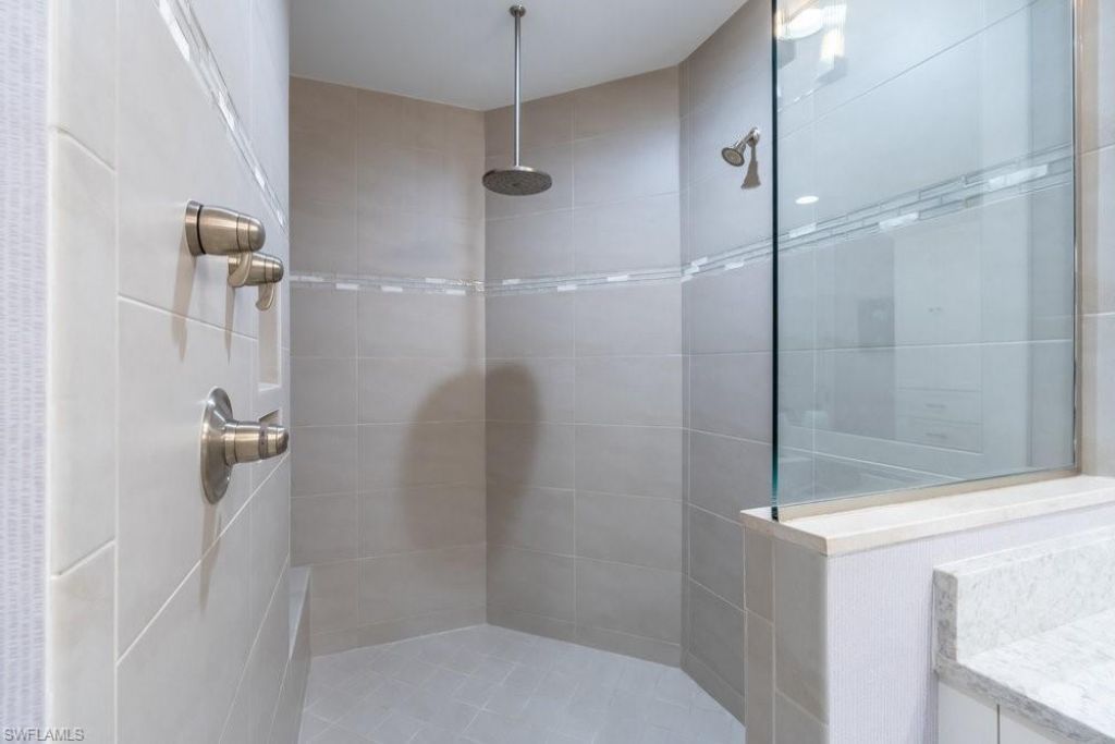 16382 Viansa Way, Unit 201, Naples, FL 34110 Photo