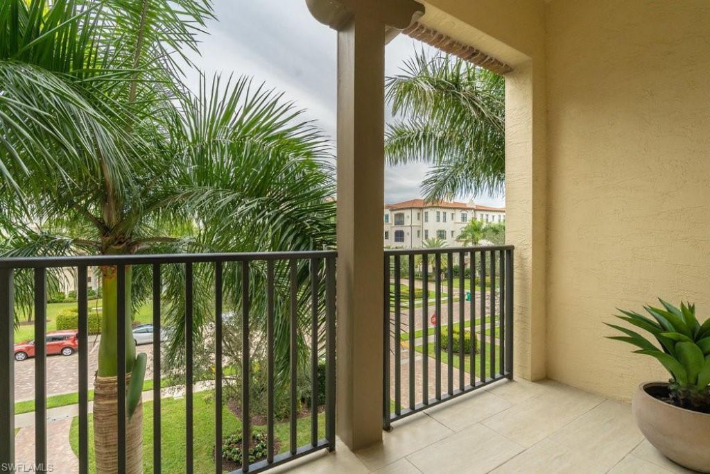 16382 Viansa Way, Unit 201, Naples, FL 34110 Photo