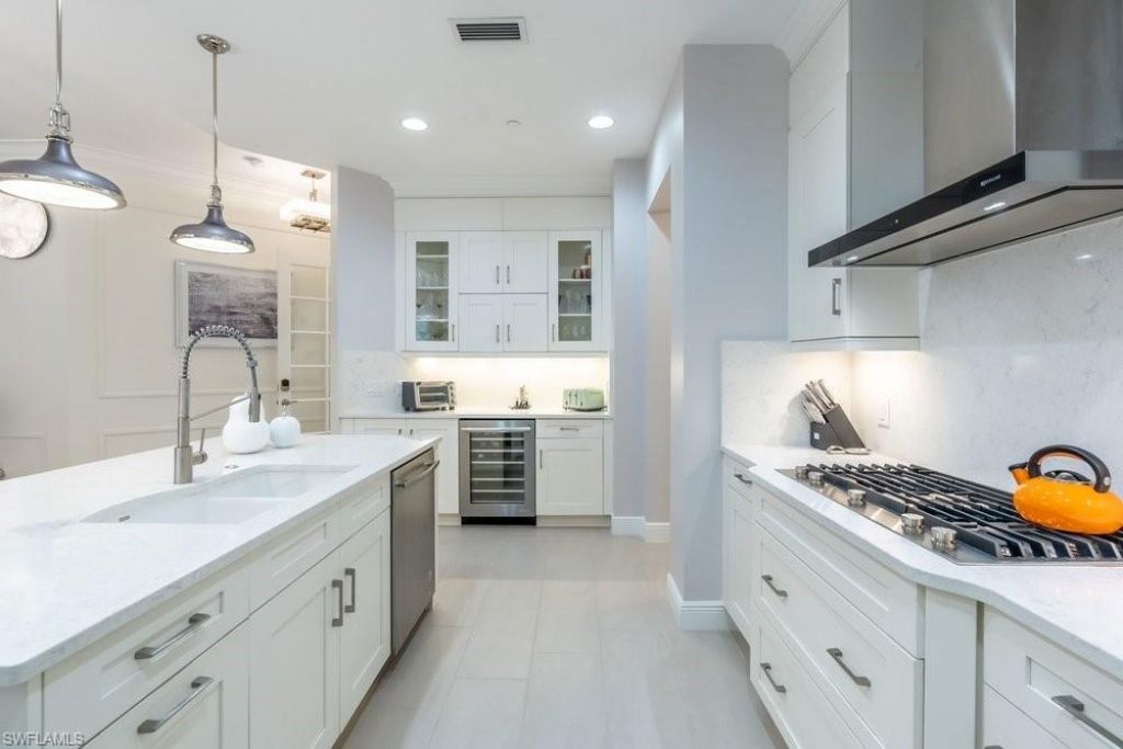 16382 Viansa Way, Unit 201, Naples, FL 34110 Photo