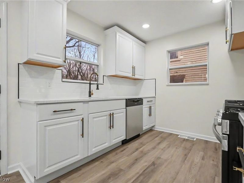 2911 E 102nd Street, Cleveland, OH 44104 Photo 10